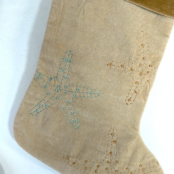 St. Nicholas NWT Set of 2 Costal Beach 21” Starfish Embellished Xmas Stockings - Picture 3 of 16